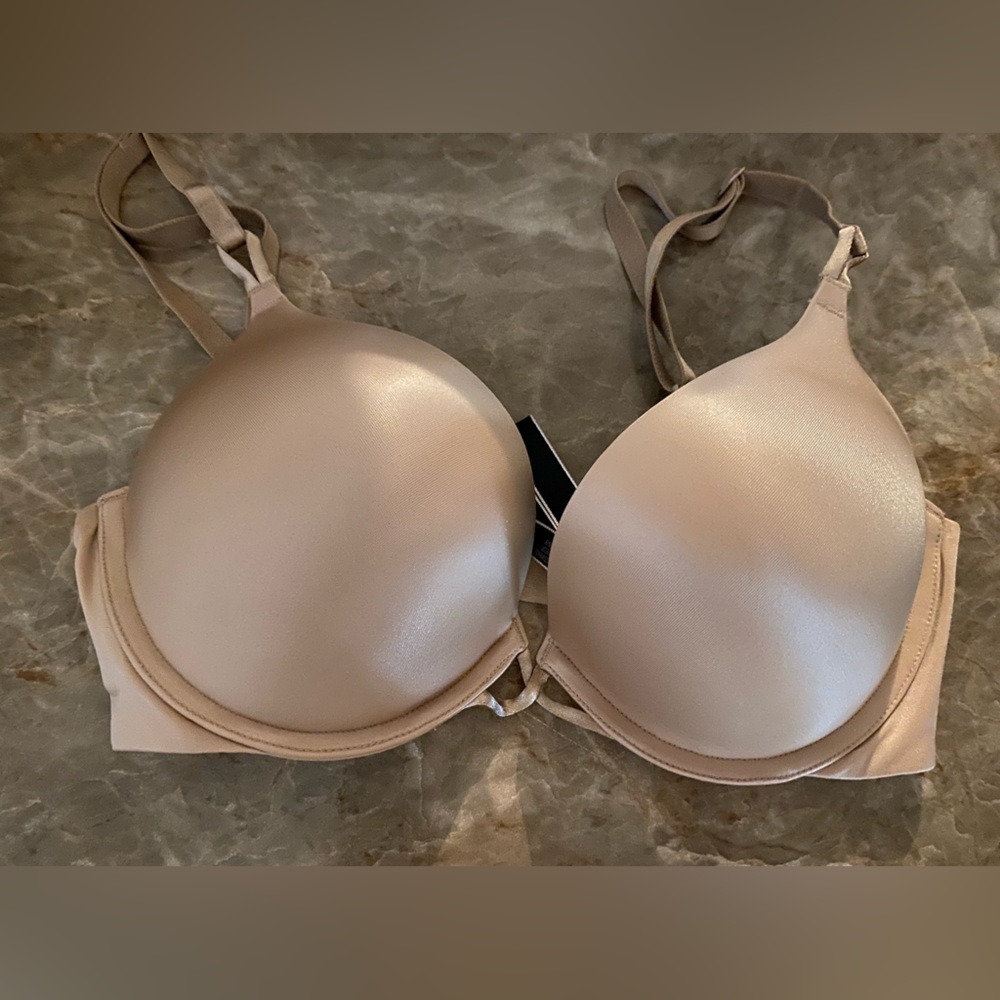 Victoria’s Secret bombshell bra